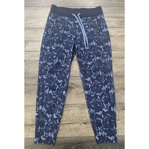 Athleta Trekkie North Jogger Ethereal Bloom Cottage Blue Floral Size 8 - Picture 1 of 4